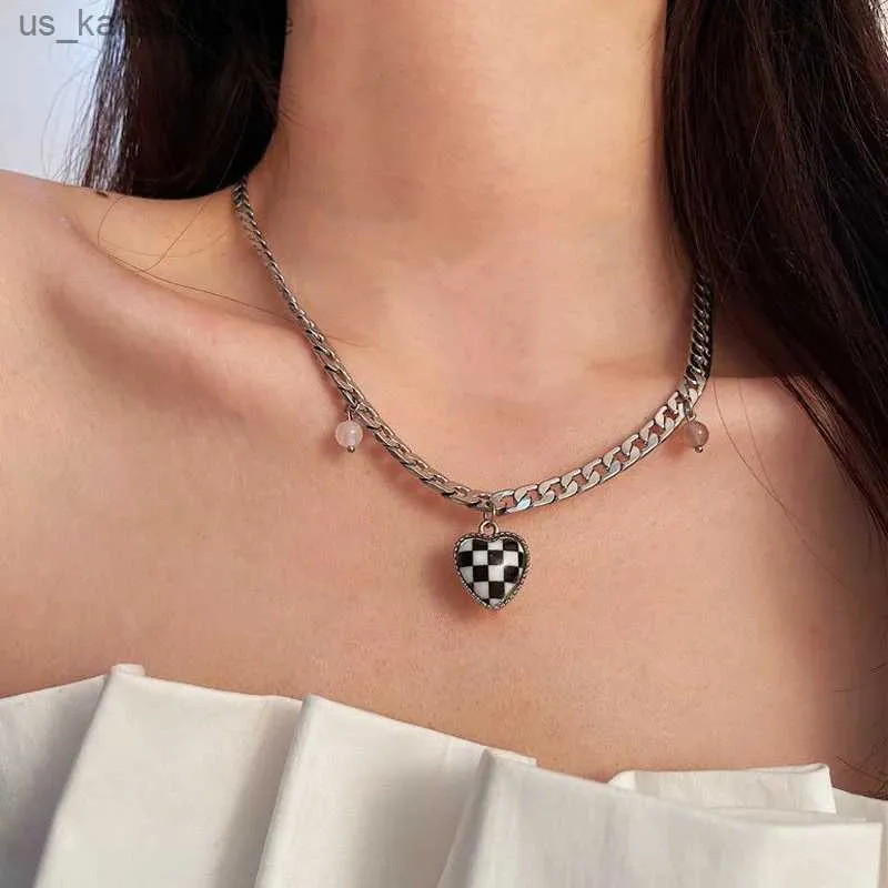 Pendant Necklaces Fashion Checkerboard Heart Necklace Black and White Gothic Chain Women 2021 Elegant Choker Necklace Wedding Jewelry Gifts240408