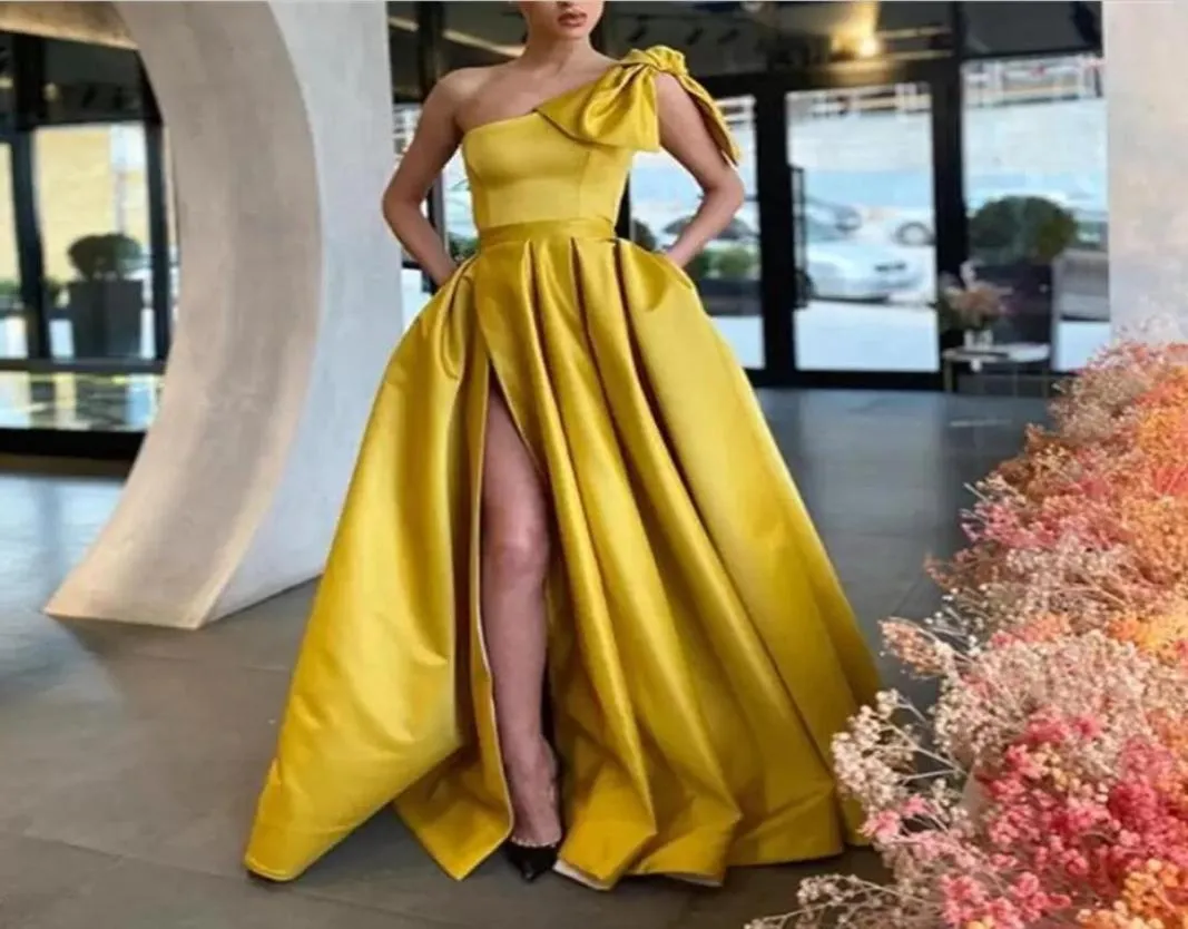 Eleganti abiti da sera gialli Prom del ballo a spalla con tasche 2022 Abito da festa formale a fessura alta sexy Ves7522204