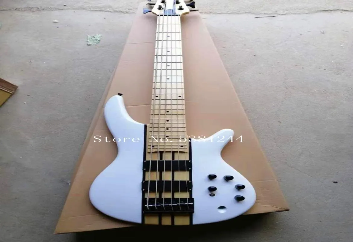 Özel Bütün 6 String Elektrikli Bas Beyaz Vücut Kara Kara Metal Gitar Özelleştirme için kullanılabilir Tüm Renkler Kullanılabilir1755330