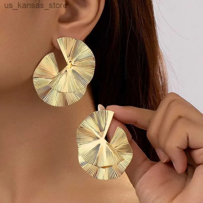 Charme boucles d'oreilles coréennes boucles d'oreilles torsadées torsadées avec personnalité extraordinaire Accessoires multifonctionnels