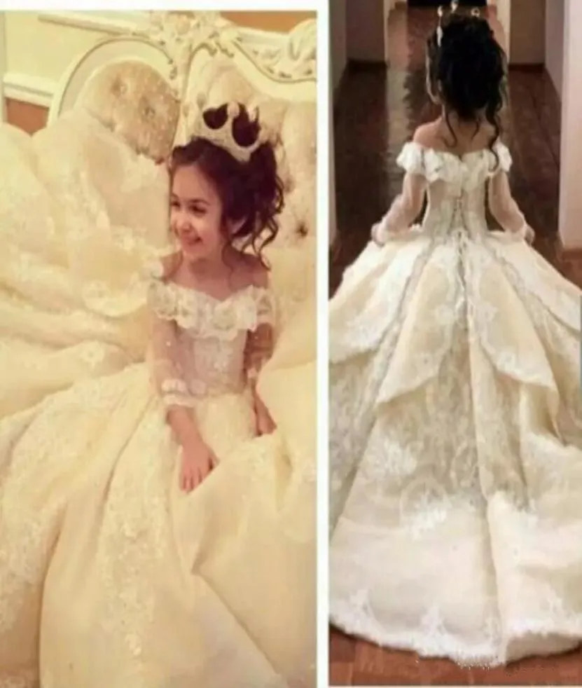 2017 Vintage Lace Flower Girl Dresses Elegant Off Shoulder Wide V Neck Ball Gown Little Girl Pageant Dresses Gowns7472202