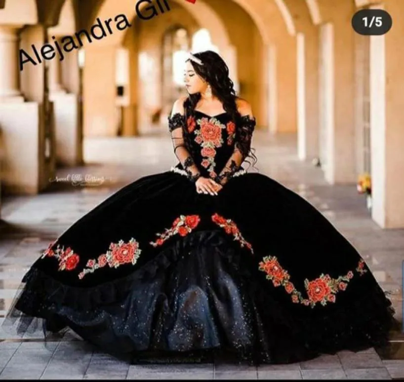 2022 Gotik Siyah ve Kırmızı Nakış Meksika Quinceanera Elbiseler Kadife Balo Elbise Omuzdan Uzun Kollu Korse Sweet 5392079