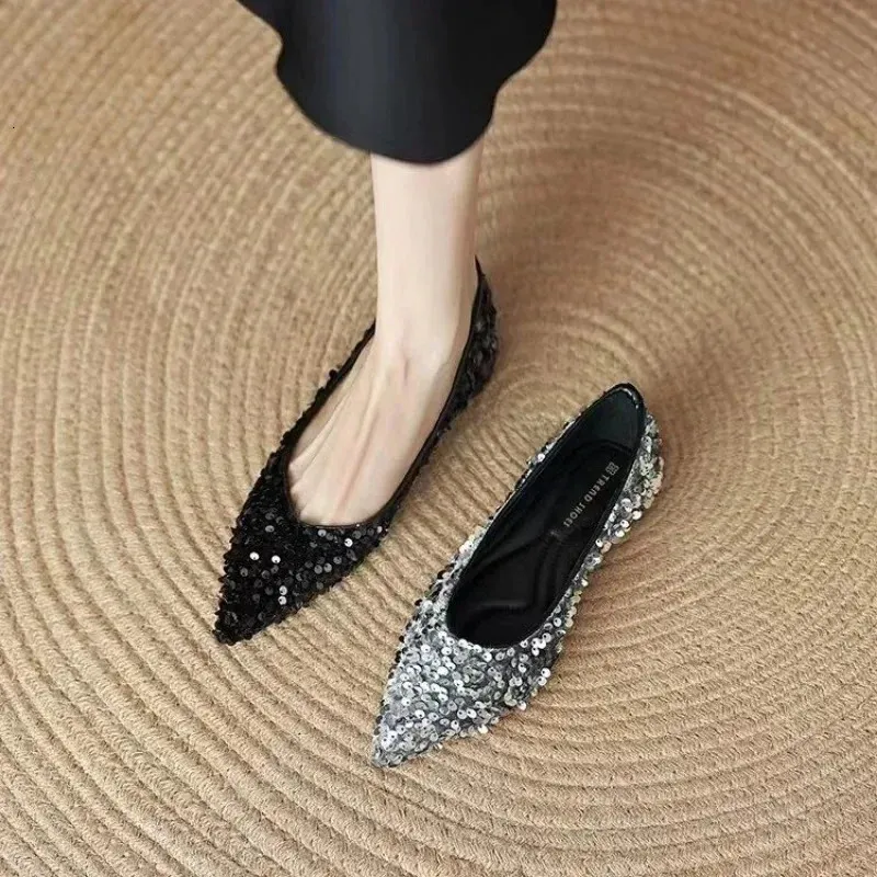 Flats pour femmes chaussures de bateau bling pointues glisser sur ballet paillettes chaussures d'automne printemps argent noir pour femelle 240326
