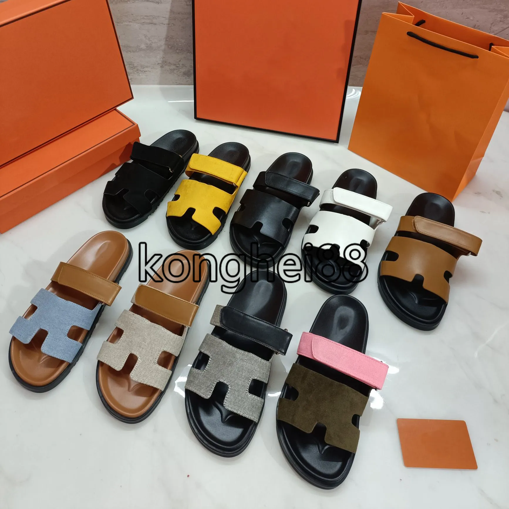 Designer Sandaler Chypre Sandaler Kvinnor Solid Color Leather Flip-Flops Top Quality Slides Flat Shoes Summer Classic Beach Shoes Casual Second Uncle Slippers