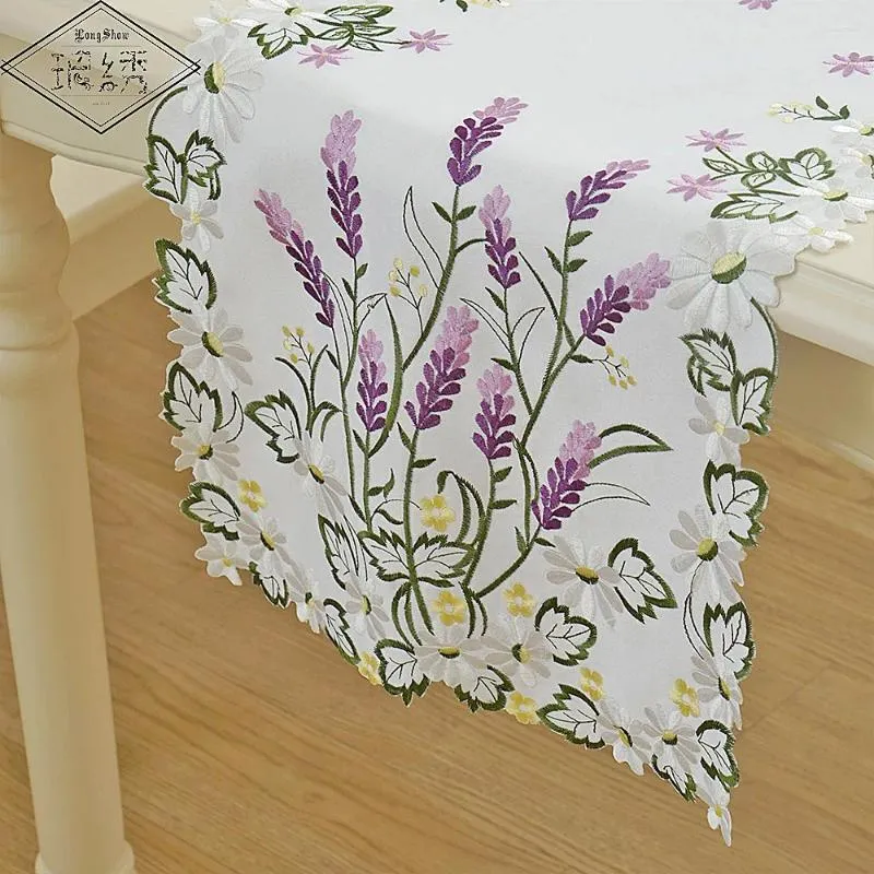 Table Runner Longshow Arrival Elegant Lavender Cutwork Caxe de salle à manger 1PCS TOCH 2PCS PLACE MATE