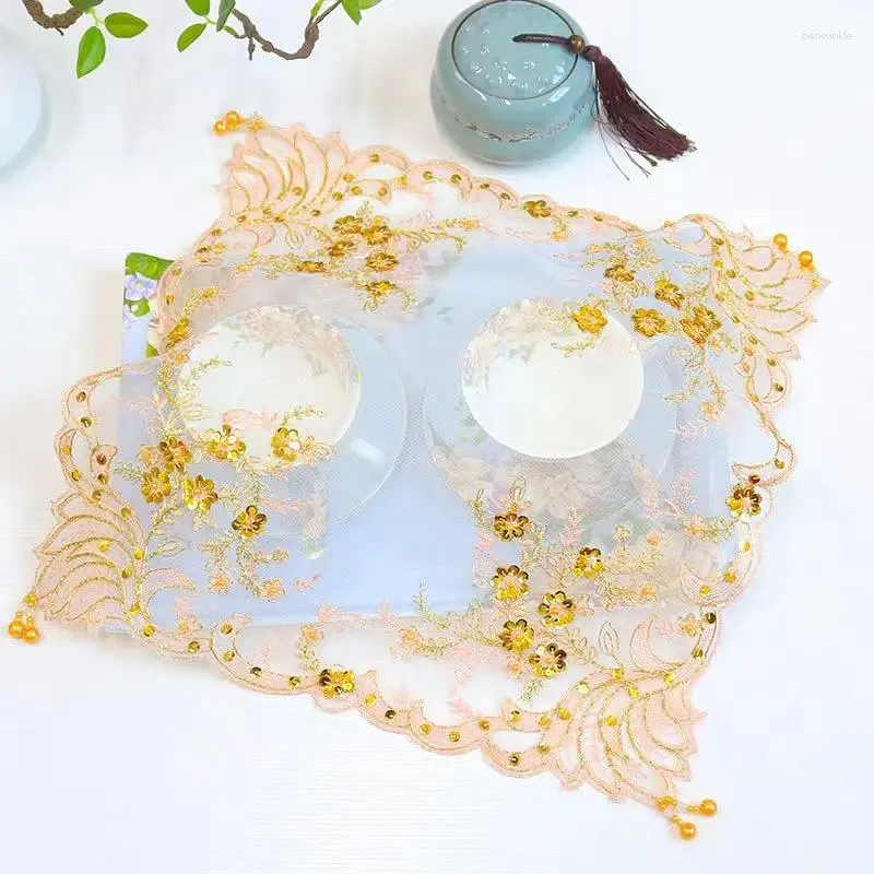 Decoración de telas de mesa y accesorios de cuentas de oro Flores Bordado de bordado Cocina navideña Cena de té té Matecatada