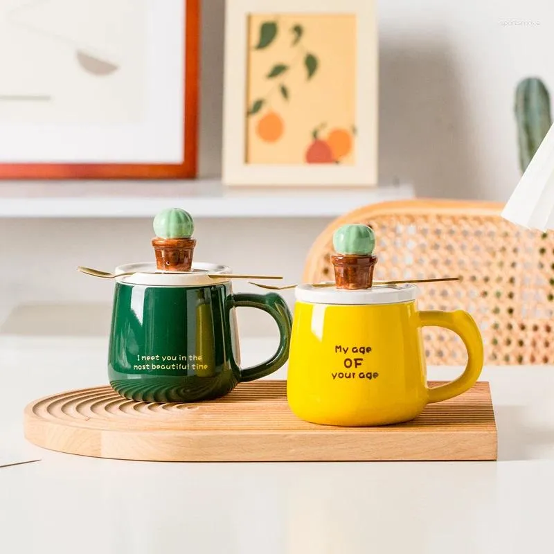 Tassen 360 ml kreative Keramikbecher Männer Frauen Mark mit Deckel Spoon Frühstück Kaffeetasse Paar Wasser Büro Tee Hausgebrauch