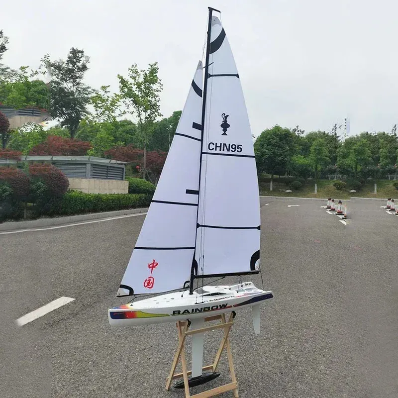 RC Boat Sailing Model 2.4g Rainbow 880 Modèle de voile électrique Corps en acier en verre pur