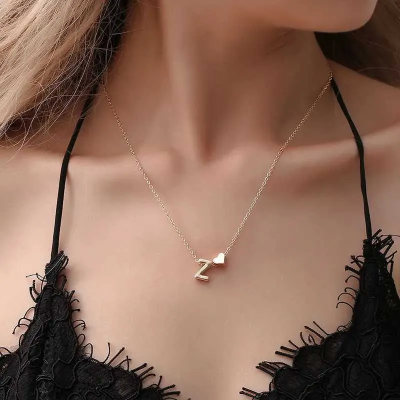 Pendanthalsband 2021 Ny Tiny Dainty Heart Inledande halsband älskar hjärtbrev halsband för kvinnor vän namn smycken gåva specialerbjudande