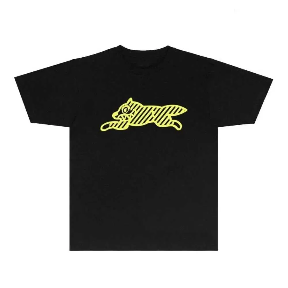 Herrt-shirts Ny klassisk flygande hundtryckt t-shirt för män och kvinnor kawaii kläder harajuku y2k topp överdimensionerad skjorta street casual kläder j240409