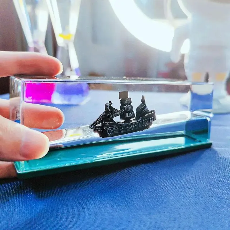 Kreatywny statek duchów czarny statek wycieczkowy płyn płynny płyn dryfowy wystrój stolika unikalny akrylowy prezent pływający