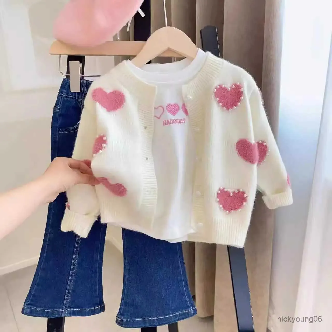 衣料品セット韓国春秋3pcs子供の女の子の服セット綿の長袖トップスニットラブセーターコートパンツスーツ幼児の女の子の衣装