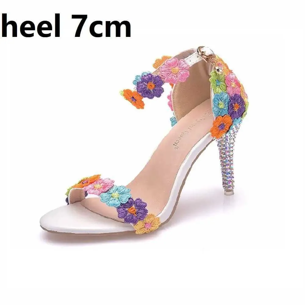 Scarpe vestite cristalline da donna in pizzo con tacchi sottili con tacchi alti bianchi bridal aperto sandali estivi alla caviglia della caviglia sexy festa H240409 sebt