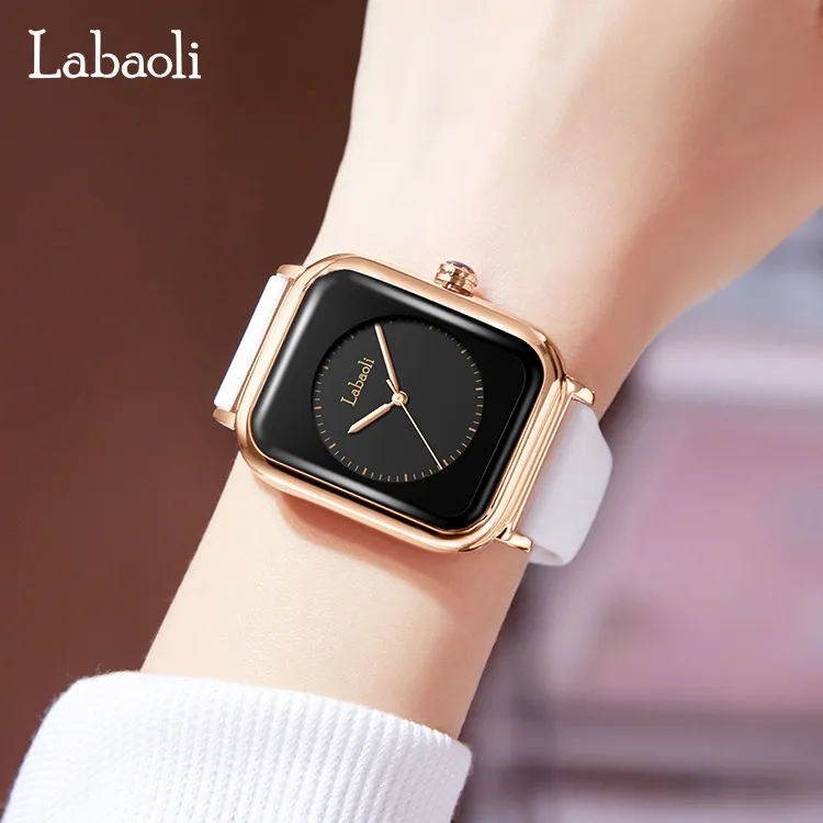 Kvinnor Light Luxury Fashion Temperament Watch All in One Womens Silicone Waterproof Square 35mm Quartz Watch