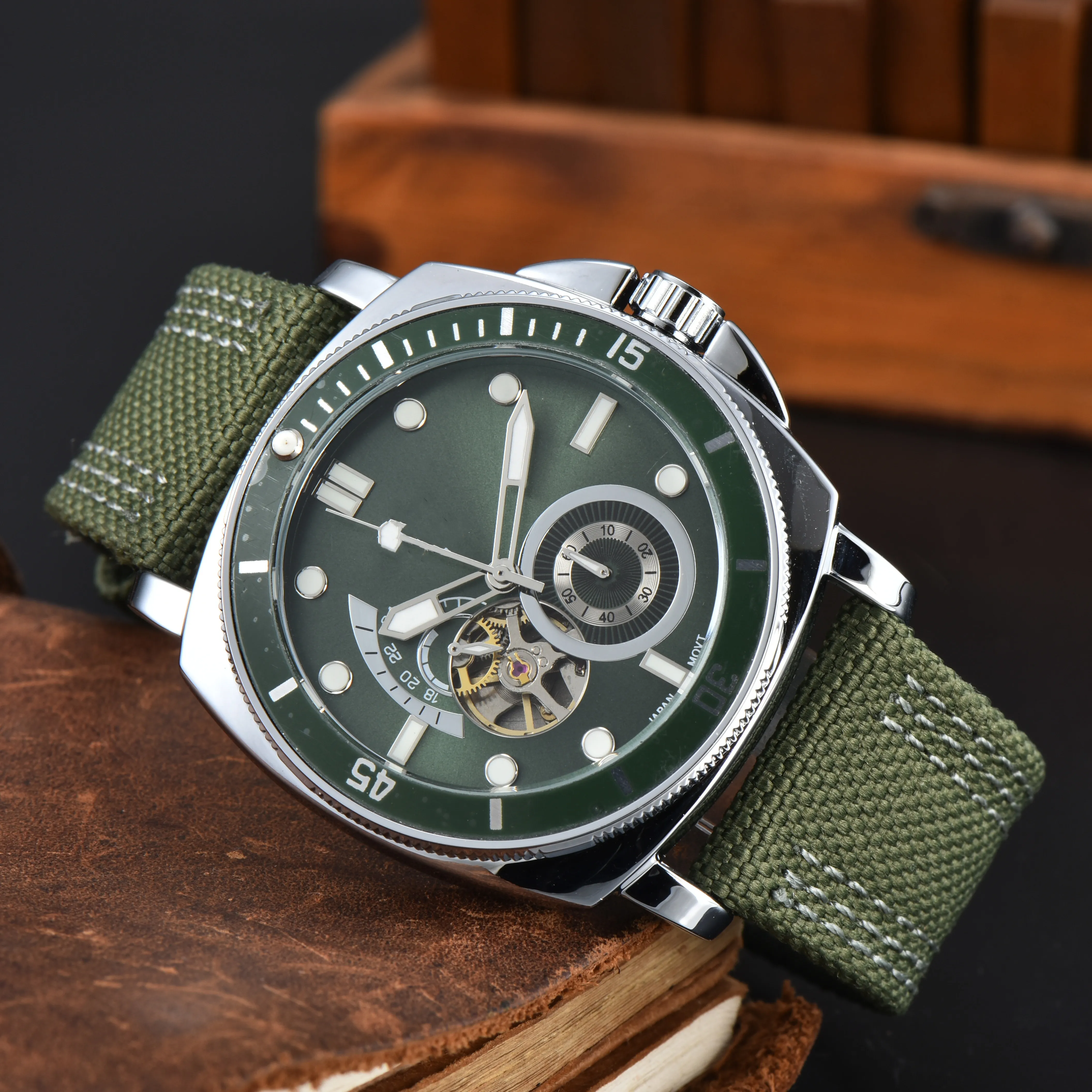 Neue Ballonmenschen Uhren Keramik Lünette Klassiker 42 mm Luxus Automatische mechanische Bewegungsbeobachtungsdesigner Männer Panzer Armbanduhren