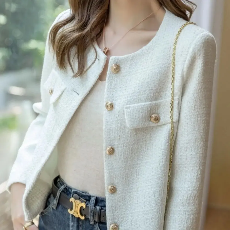 French Wool Tweed Coat Fashion High-End Gold Button Short Slim Temperament Spring and Autumn Korean Coats Women Jacket 240401
