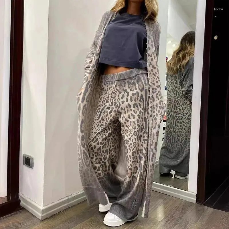 Pantalon féminin à deux pièces OMSJ 2024 Spring Casual Leopard Print Suit Femme Fomes à manches longues Long Cardigan Top élastique