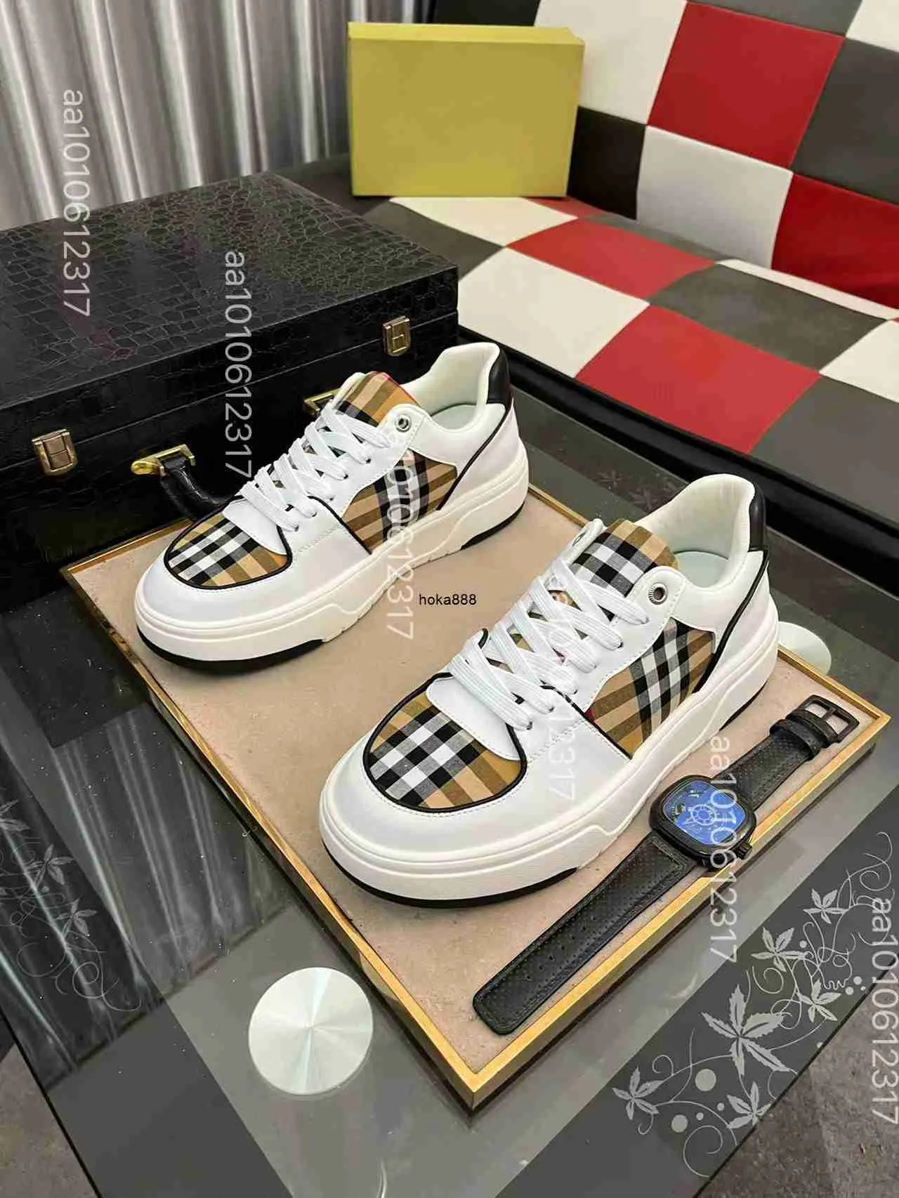 2024 Designer de haute qualité chaussures décontractées en cuir en cuir en cuir classiques à carreaux classiques Berry Stripes Fashion Trainer For Man Woman Bur Color Bar Sneakers 38-44