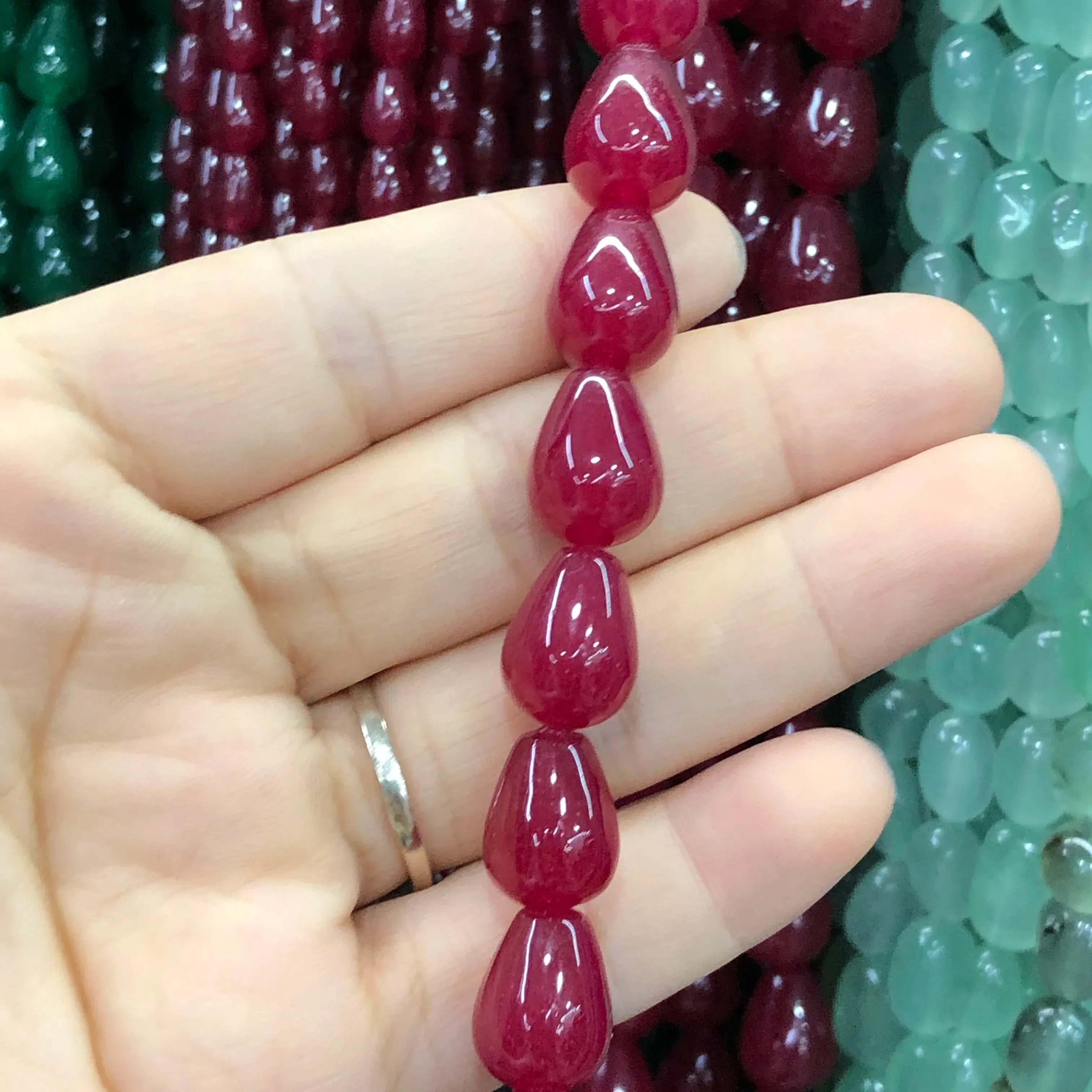Naturstein Wassertropfen Rot Chalcedony Jades Perlen Lose Abstandshalterperlen für Schmuck Herstellung von DIY -Energie Armband Halskette Ohrring
