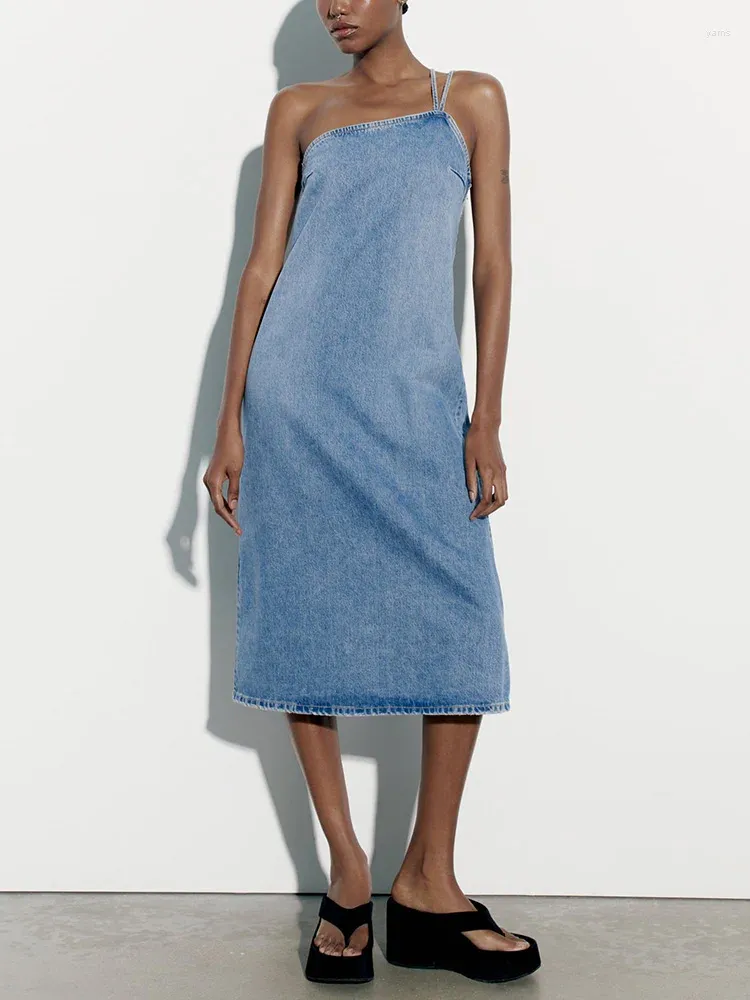 Lässige Kleider in Sommerkleidung für Frauen Streetstyle ärmellose Denim Kleid 2024 Mode Asymmetrischer Nacken dünner Gurt Midi