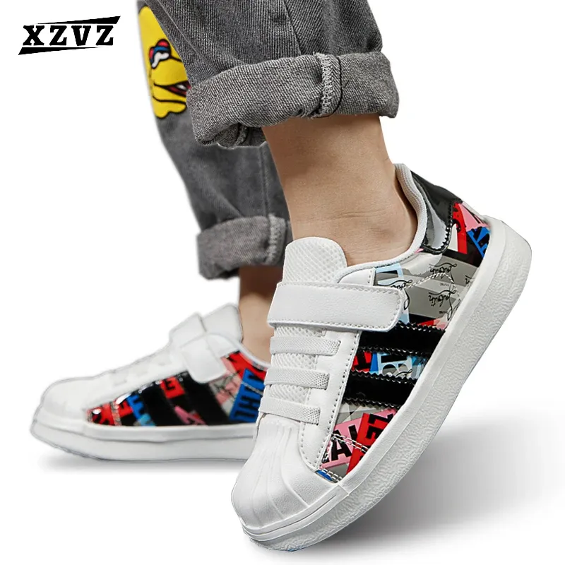 Sneakers xzvz kinderen sneakers lichtgewicht kinderschoenen md schokabsorptie niet -slip alleen casual schoenen pu lederen bovenste jongens sneakers