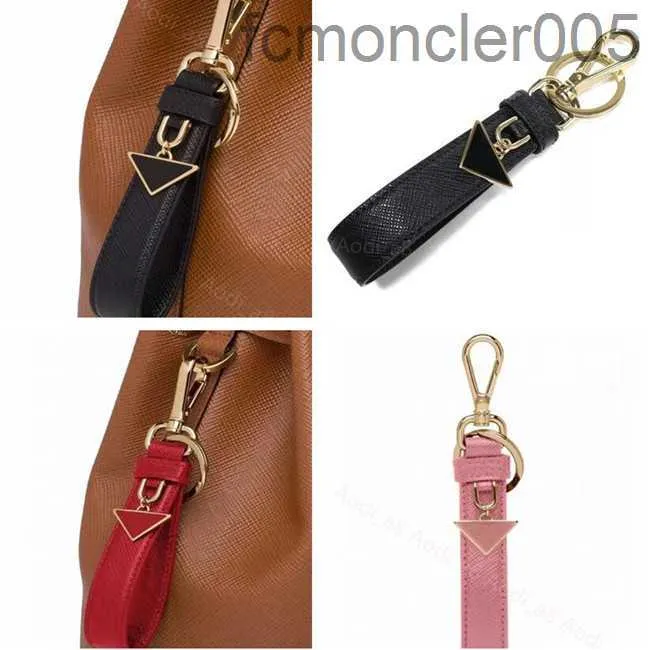 Luxusmarke Schlüsselanhänger Modetasche Anhänger Männer Frauen Auto Schlüsselkette Prad Keyring Designer Leder Schlüsselbund sehr niedlich Liebhaber Accessoires a4qz