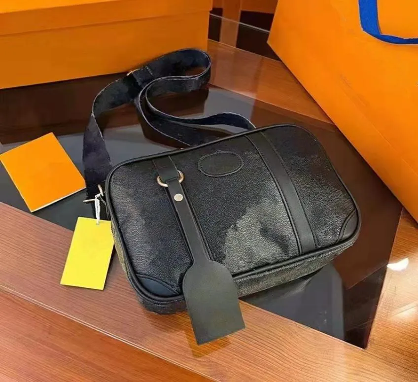 Klasyczna litera Crossbody Bags Men Men Kobiety skórzane torba na ramię Brązowy kwiat drukowany zamek piersiowa Fanny Designer