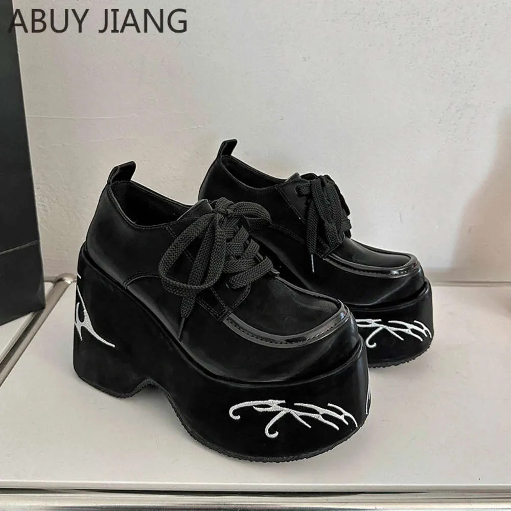 Neue Frauen Designer -Plattform Mary Jane Mode erhöhen dicke Bodenschuhe Ladies College -Stil Schuhe