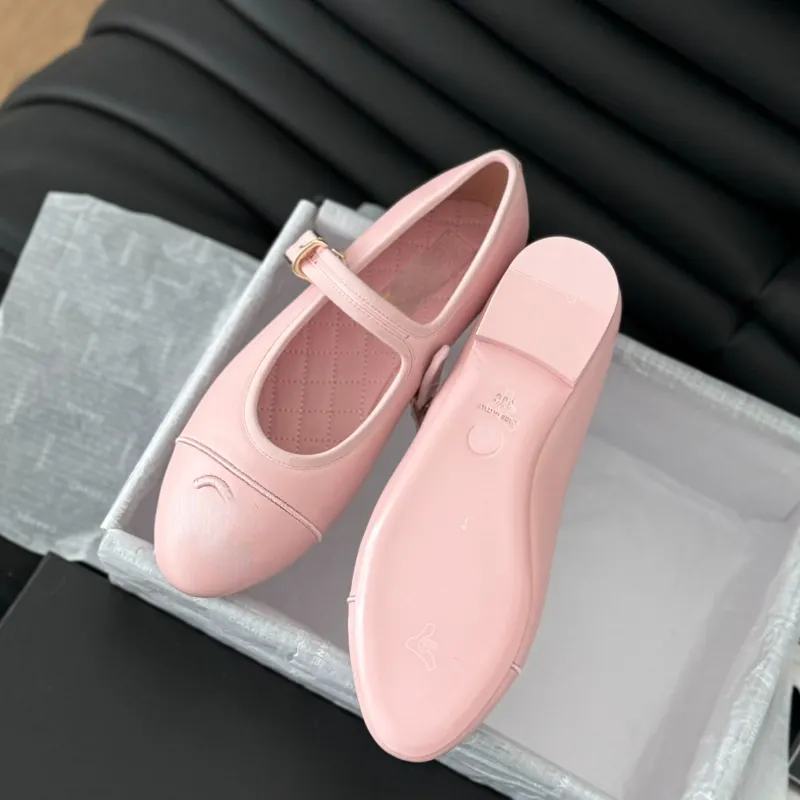 Lyxiga kvinnors skor broderad logotyp riktiga läder Mary Jane skor