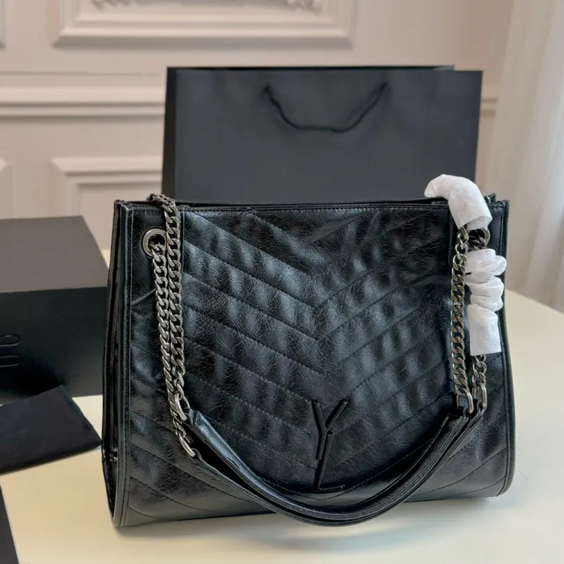 Women's Crossbody Bag Designer Bag Luxury Classic Black And White Oil Wax Leather Pleated Handbag Shoulder Bag No Box