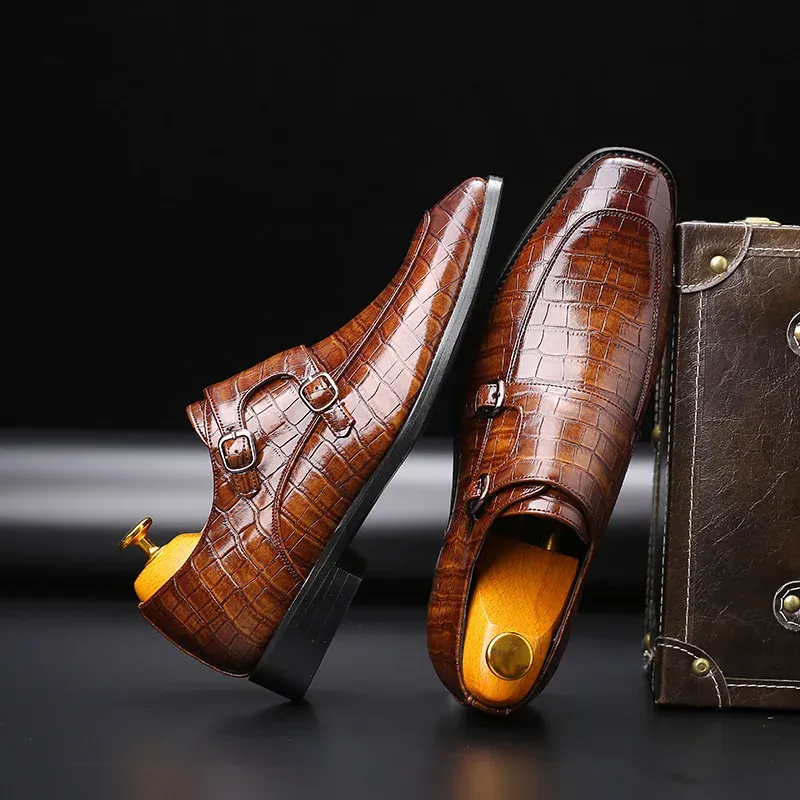 Bottes 2021 Classic Crocodile Match Business Flat Chaussures Men deigner Robe formelle Chaussures en cuir pour hommes