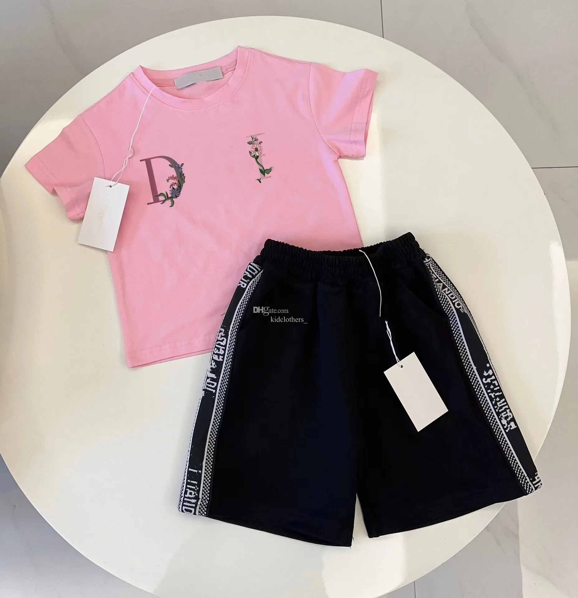 Pink Child T Shirt Kids kläder Kid Two Piece Set Summer Baby Set 3 Färger bekväma andningsbara 100% bomullsflickor pojke kortärmad topp lyx varumärke med brev