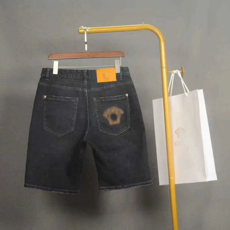 Jeans en jean masculin jeans pour hommes pantalons middans medusa cinq parties gris noir couleurs denim sans limites belles têtes de beauté dessinées à la main G887