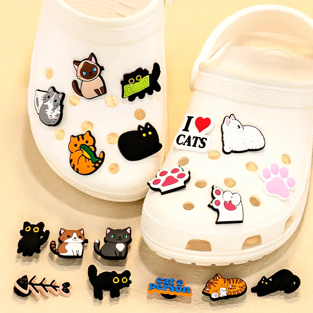 17/25 / 50pcs PVC Chat Chaussure Charmes Pet Shoe Decorations Pins pour femmes Girls Gift Sandal Accessoires Ragdoll Cat Animal Clog Boucle