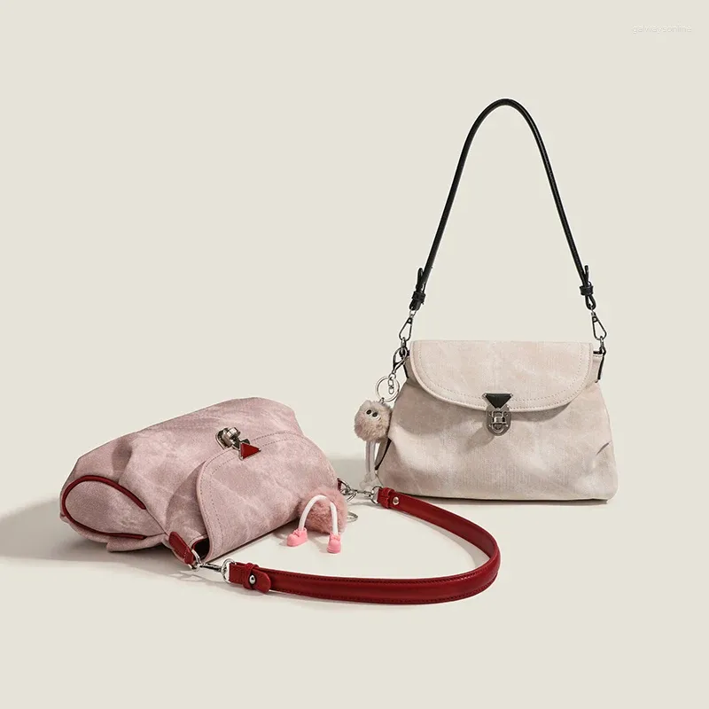Sac 2024 Design Pu Leather épaule sous les bras de la mode pour femmes sacs de main de mode Hobos décontractés et décorez un sac à main jouet