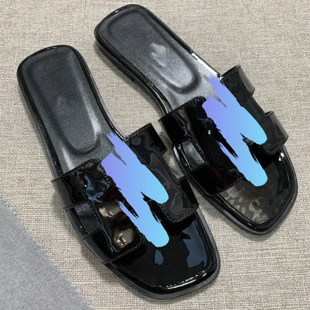 Designerskor Luxury Slidders Woman Fashion Sandal äkta läder Lamb Skin Kvinnor Storlek 35to41 Grön Vita svarta färger Snabb leverans Partisistpris