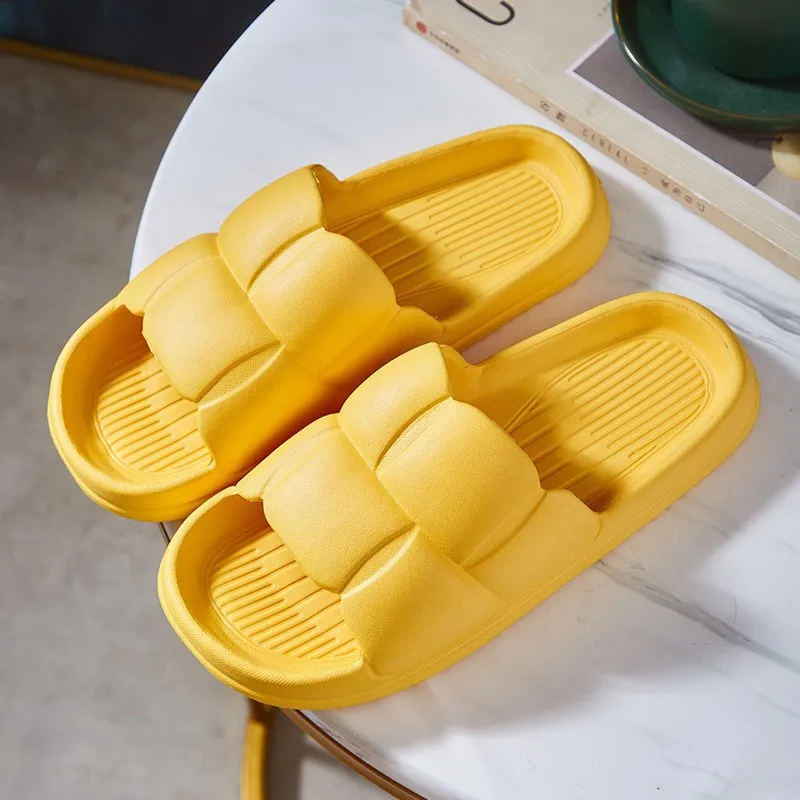 Pantoufles de salle de bain jaune confortable pour femmes pour femmes