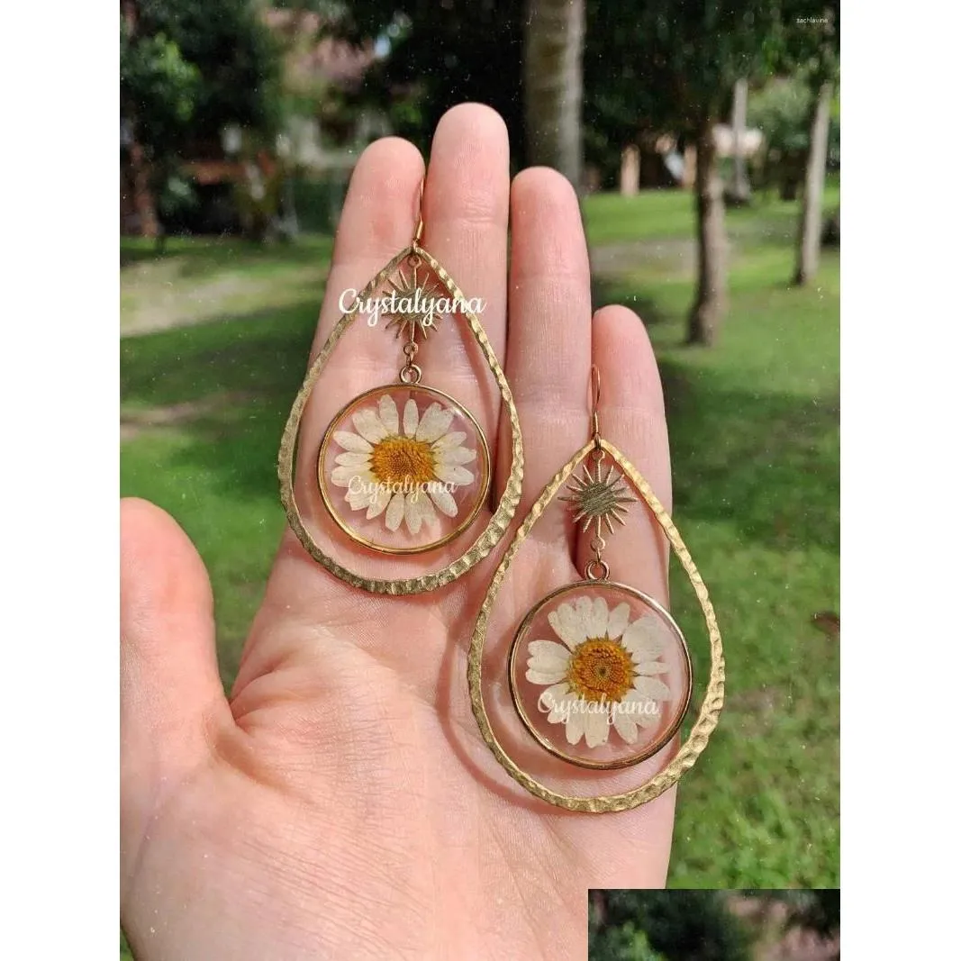 Dangle Kronleuchter Ohrringe Sun Daisy Pflanze für Frauen Mädchen Mode Bohemian Schmuckzubehör Retro Goldfarbe getrockneter Blumenohr Haken Otqax