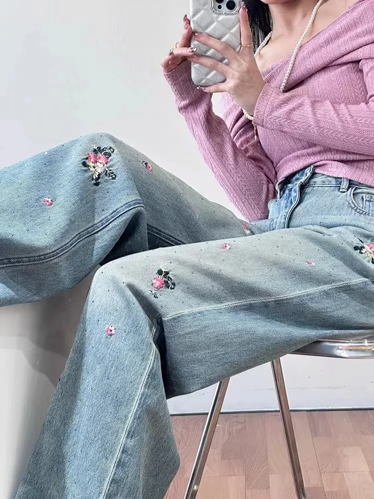 "Nieuwe aankomstontwerper geborduurde jeans voor vrouwen, losse fit spijkerbroek met ingewikkelde borduurwerk, trendy dames denim jeans"