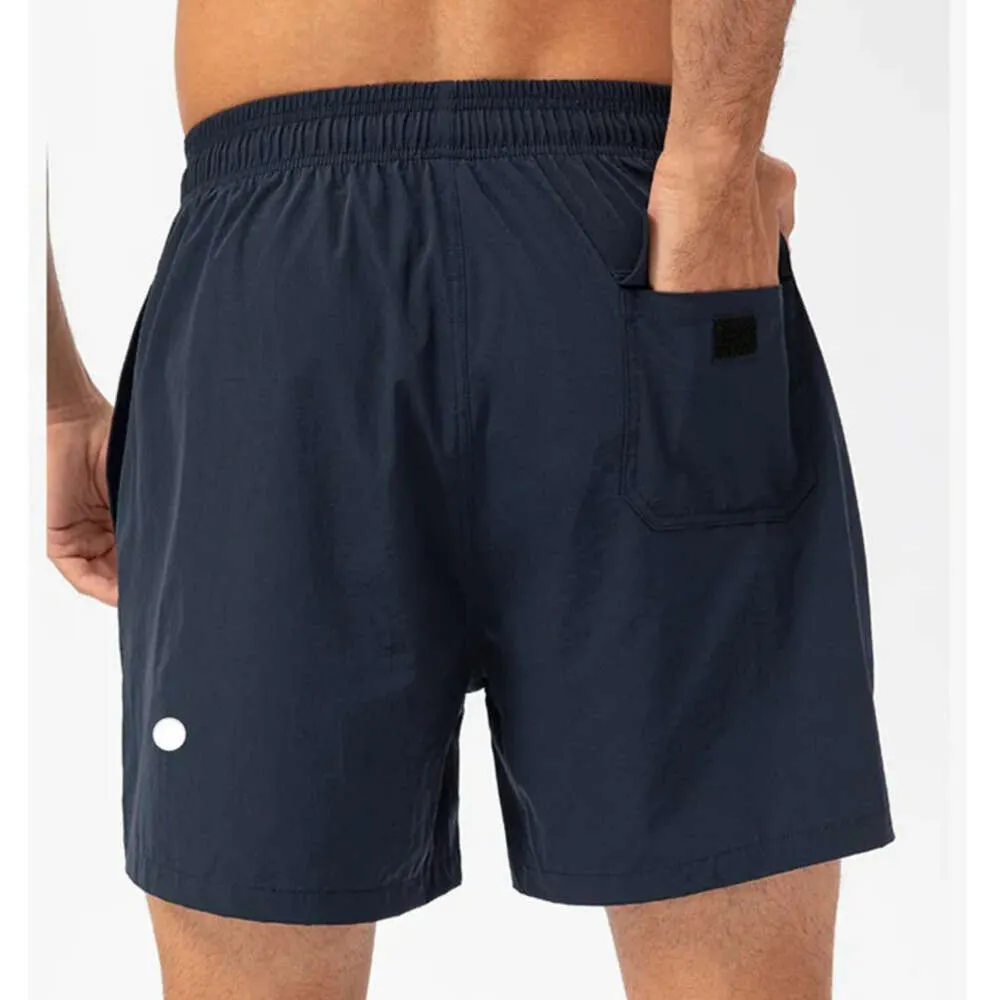 2024 Lululemeni Men Yoga Sports Short Shorts Shit Shorts con Pantaloni da jogger da jogger per palestra casual di running.