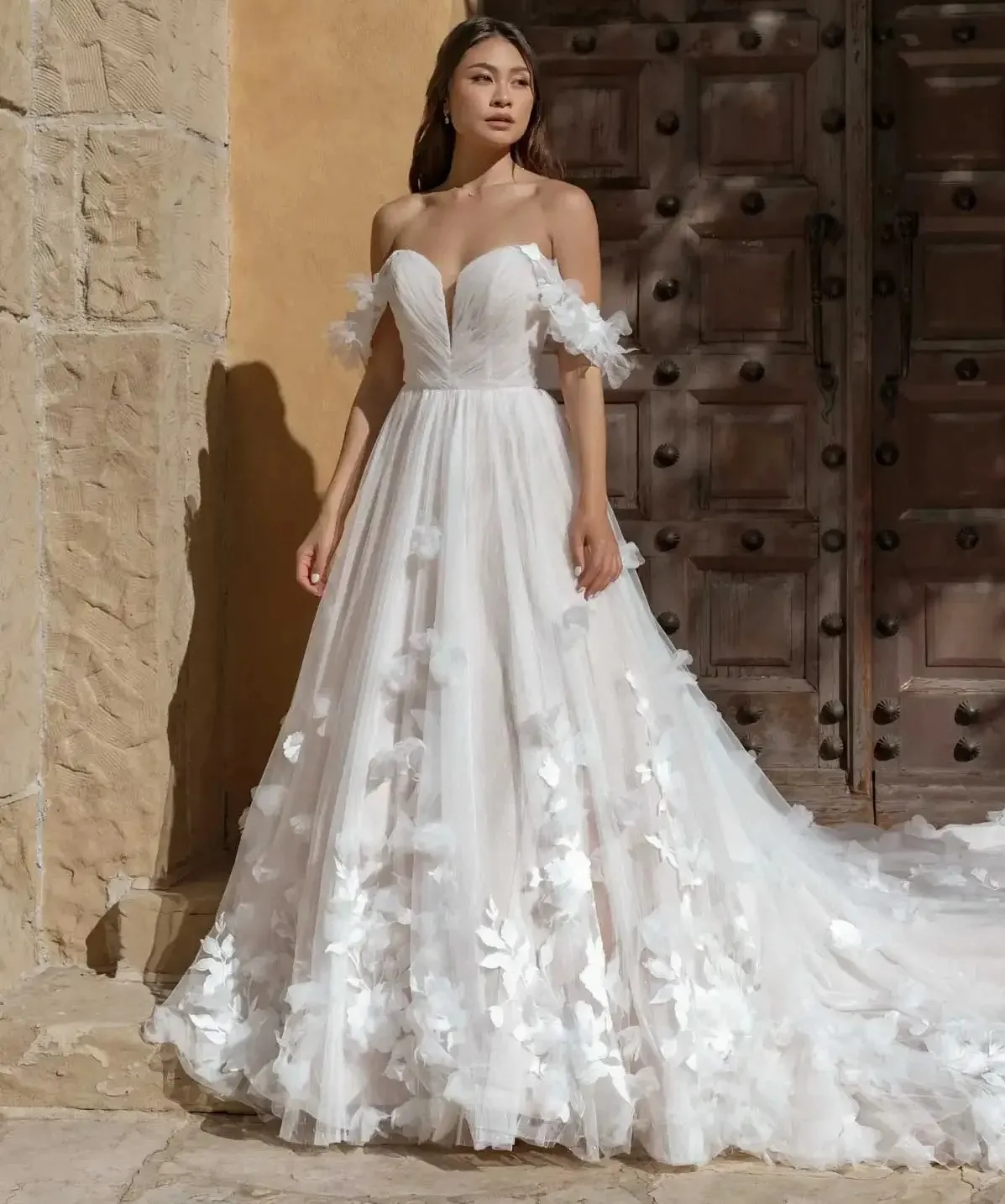 chinese dress ladies Princess Style A-Line V-Neck Tulle Floor Length Wedding Dresses Lace Embroidery