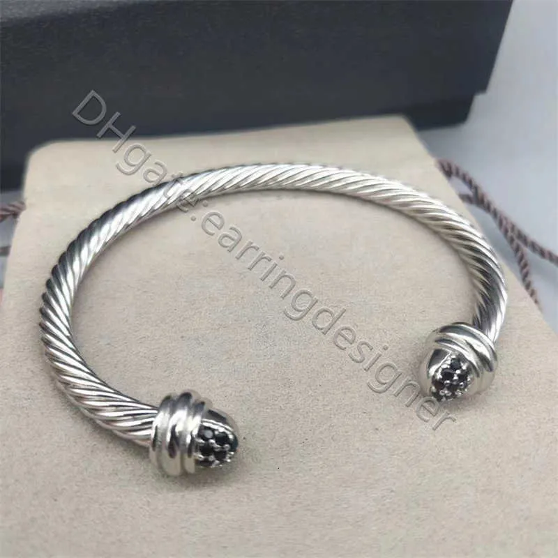 Bracciale di moda Bracciale Twist Luxury Women Designer Versatile Twisted Pearl Braccialetti Gioielli Platinum Platinum Regali di nozze 5 mm 4 mm di spessore icze