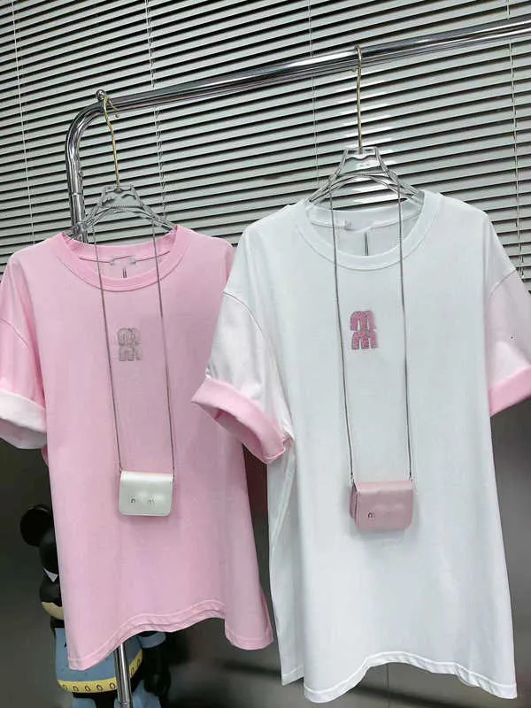 Marca de designer de polos feminina mm24 verão nova moda shinestone letra simples camiseta casual versátil de manga curta com bolsa he52