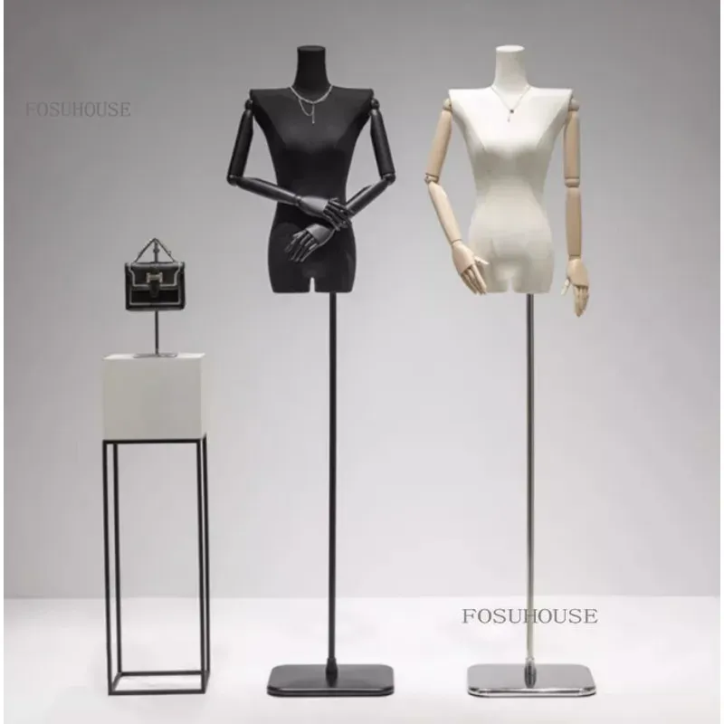 Magasin de vêtements de mannequins à épaules plates accessoires pour la fenêtre de la fenêtre de la femme Modèle de fenêtre de la femme