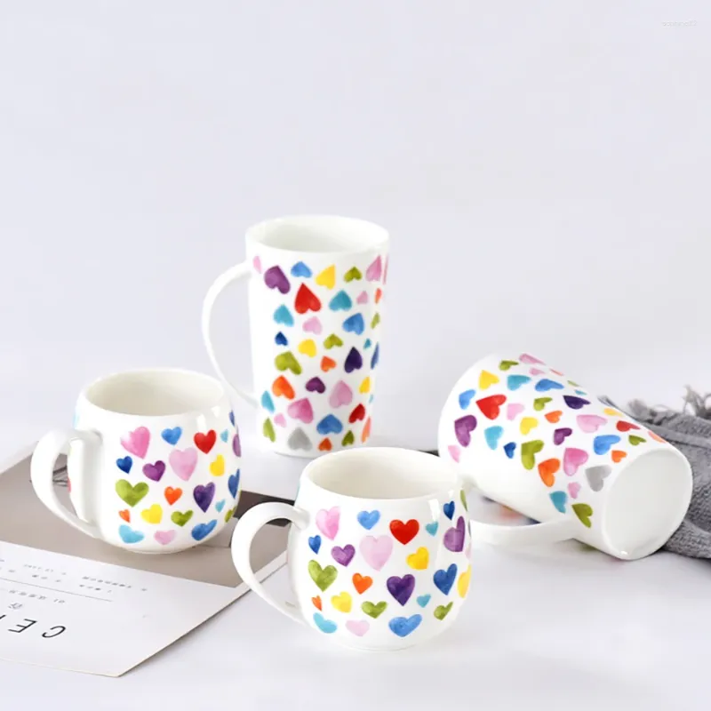 Кружки красочная любовь в форме керамики водяной чашки творческая посуда Бизнес поставляет праздничный подарок костный фарфор большой емкость