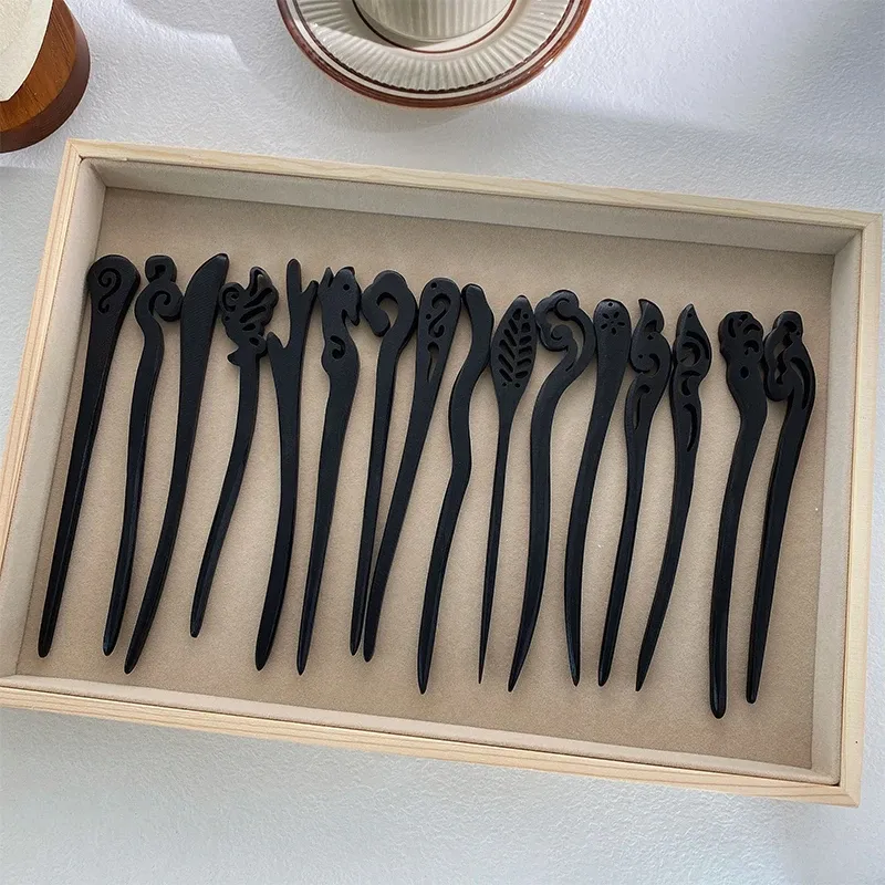 Chela de cabelo esculpida em estilo retro chinês Hairpin Hold Stick Handmade Black Hairk