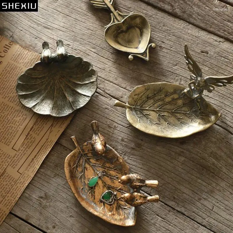 Decorative Figurines Creative Retro Leaf Trays Dressing Table Jewelry Earrings Cosmetic Containers Metal Storage Vintage Home Decor