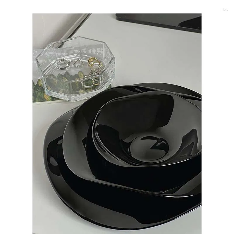 그릇 식탁 세트 트위스트 플레이트 샐러드 그릇 검은 접시 불규칙한 시리얼 과일 아침 식사 세라믹 파스타 귀여운 수프 디저트
