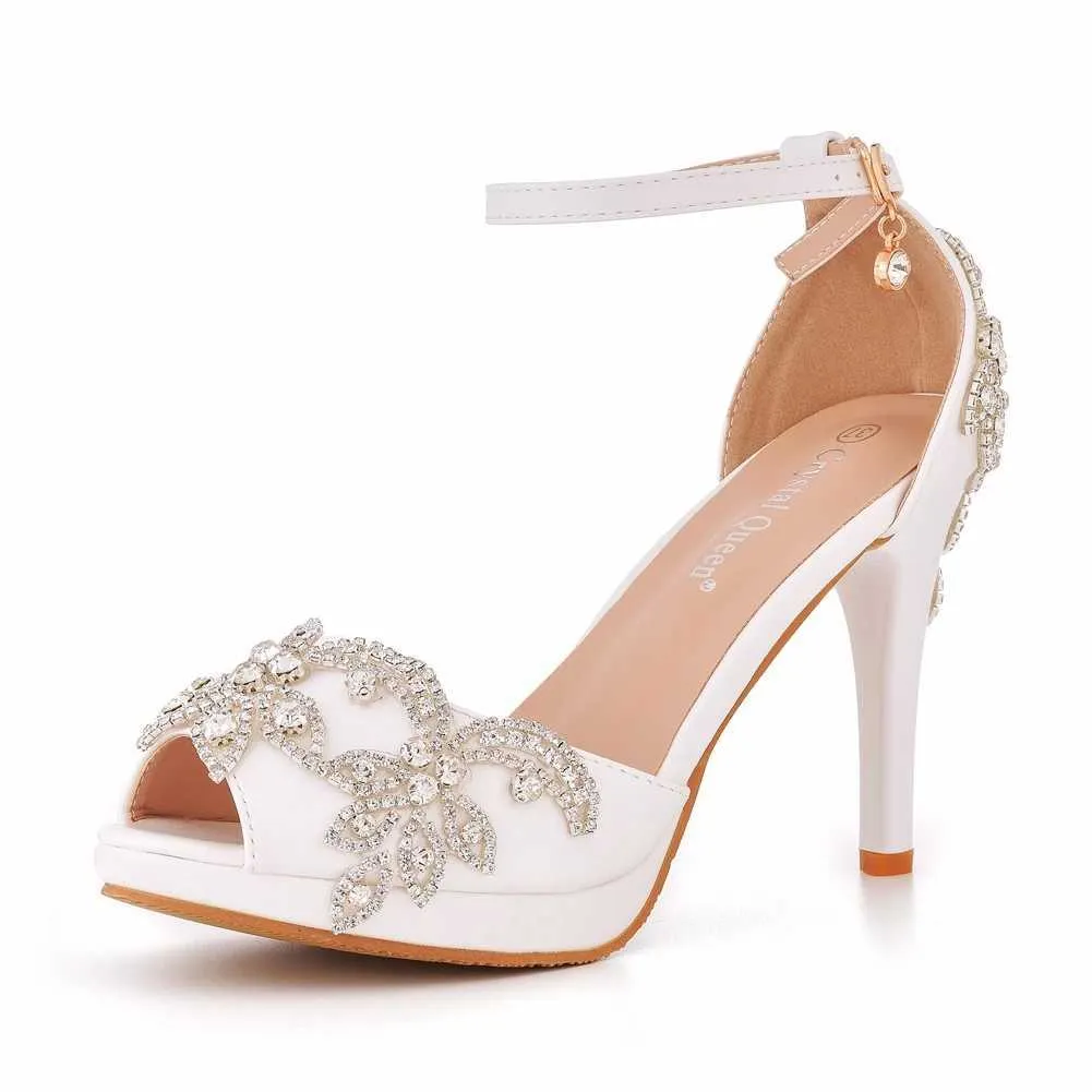 Отсуть обувь Crystal Queen Женщины Свадебные невесты Сандалии белые стразы Серебряные платформы Тонкие высокие каблуки.