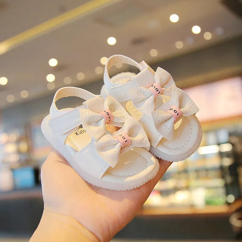 Zomer Koreaanse stijl Baby Sandals Kawaii Bowtie Girls Peuter schoenen Soft Sole Antislip Infant 1 jaar First Walkers 240402